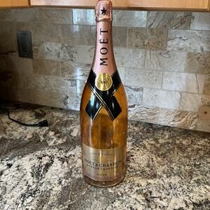 Moet & Chandon nectar rose display bottle